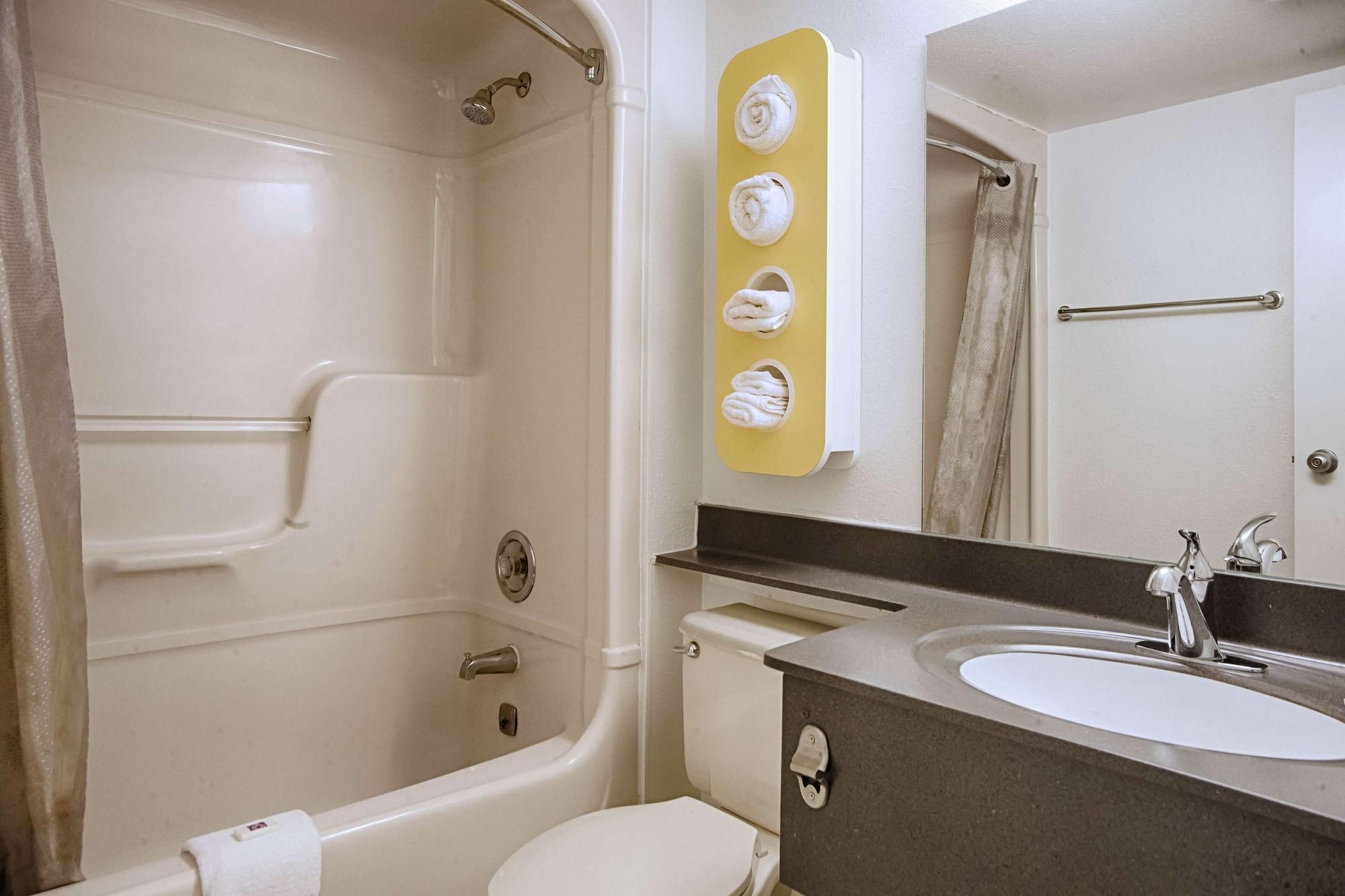 6 East Syracuse, Ny - Airport 2* Syracuse