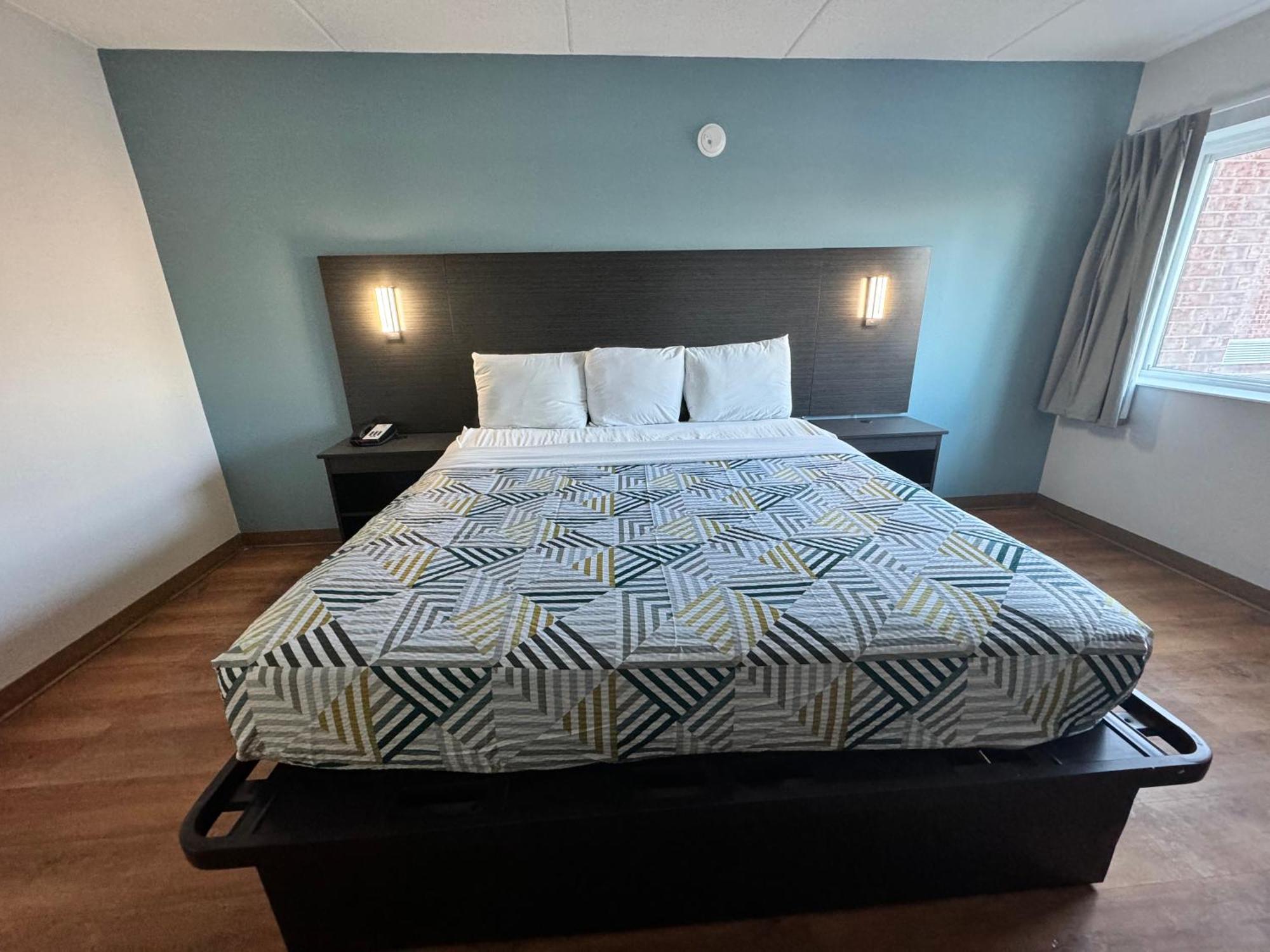 6 East Syracuse, Ny - Airport Hotel 2*