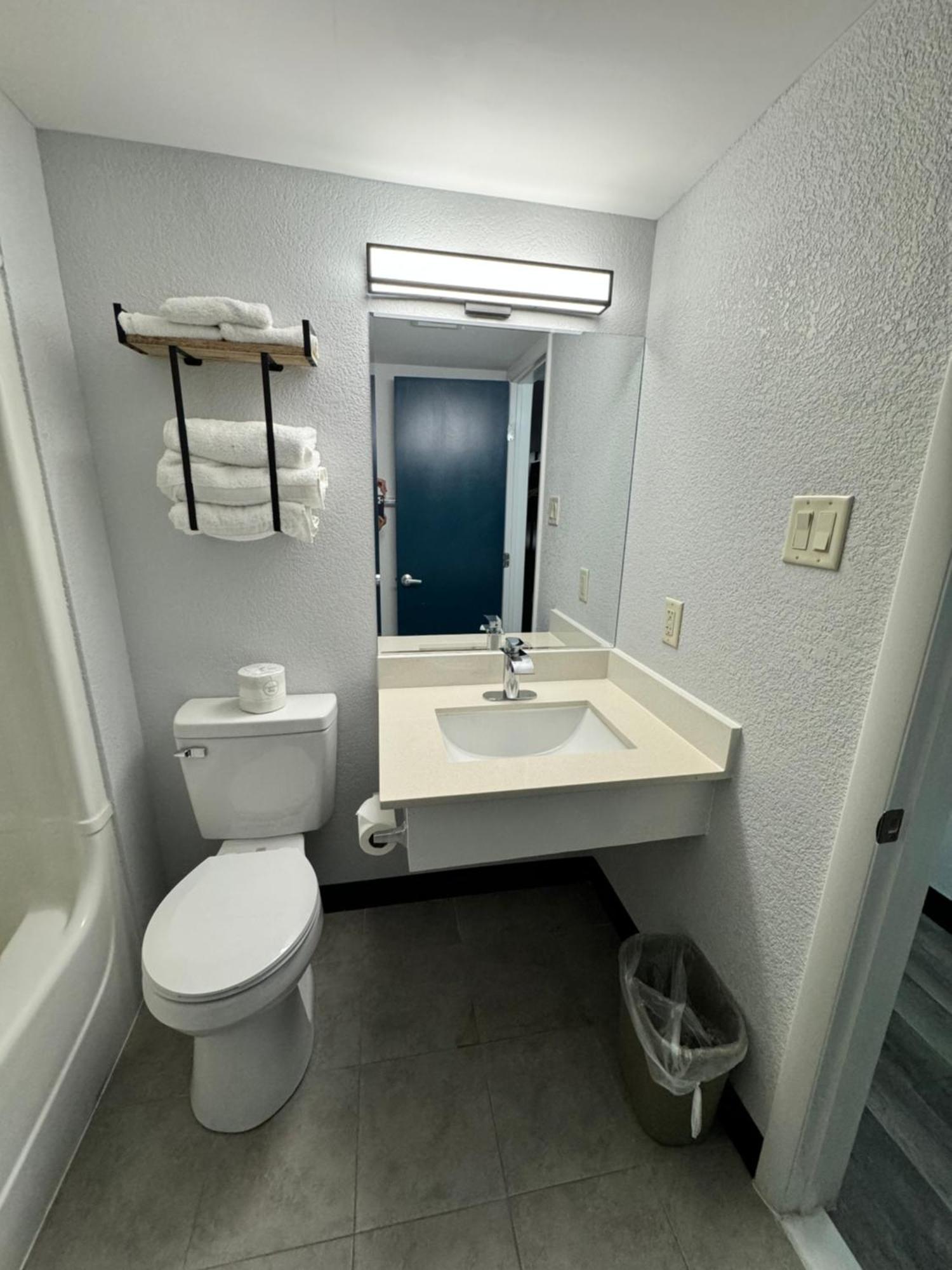 6 East Syracuse, Ny - Airport Hotel 3*