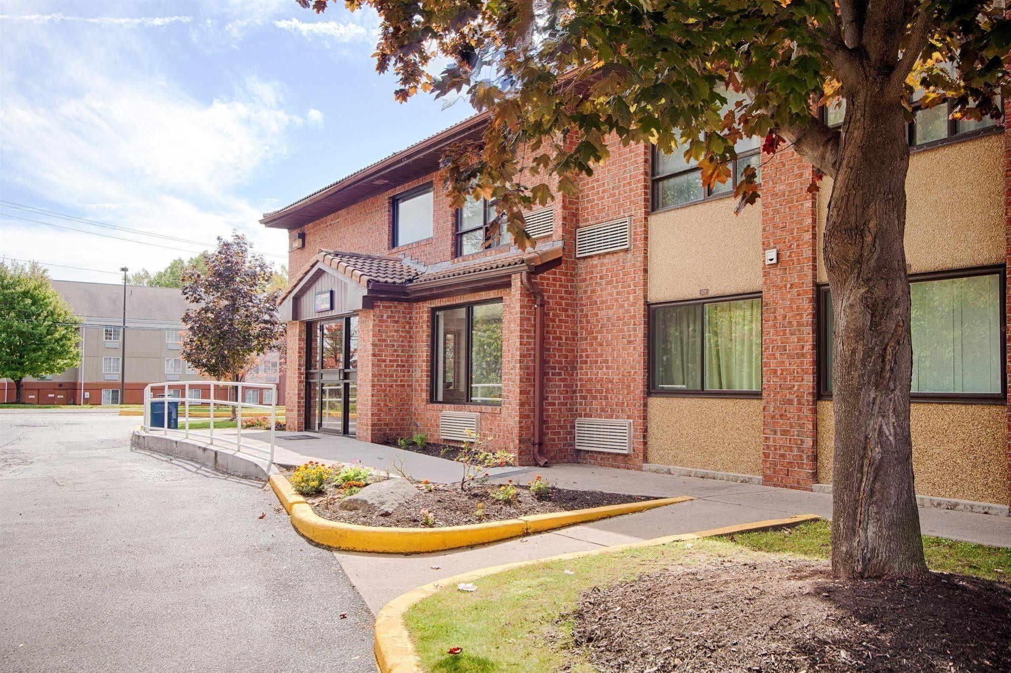 6 East Syracuse, Ny - Airport 3*
